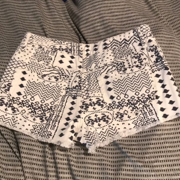 ✨BOGO FREE✨ Bullhead shorts - Picture 2 of 3